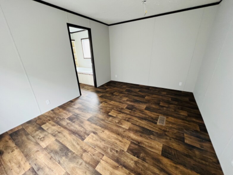 Building Photo - 9477 Lansdowne Rd