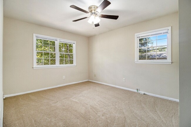 Building Photo - 4 Bedroom 3.5 Bath House
