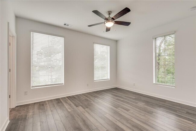 Building Photo - 513 Burton Dr