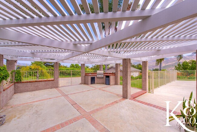 Building Photo - 1612 San Rafael Way