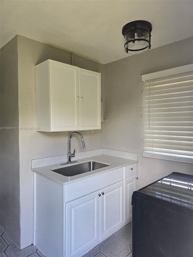 Building Photo - 914 NW 15th St