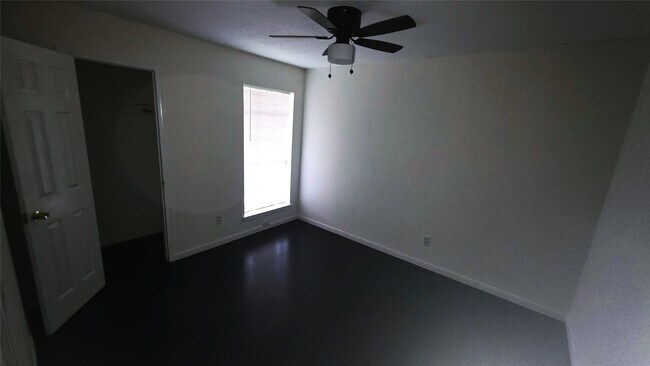 Building Photo - 9422 Pinole Ln