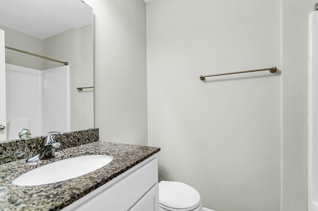Building Photo - Beautiful Goose Creek Townhome!