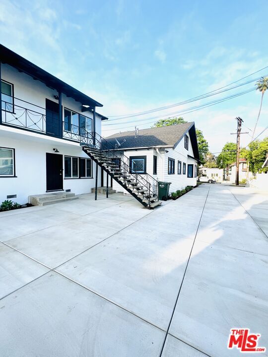 Building Photo - 247 S Catalina Ave