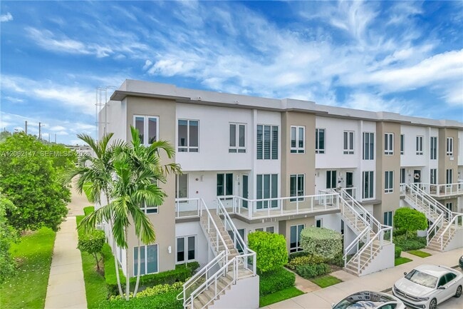 Building Photo - 6310 NW 103rd Pl