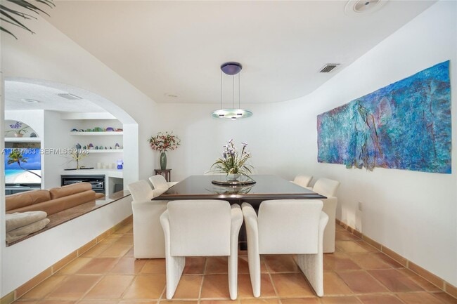 Building Photo - 278 S Island Rd