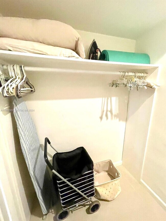 Building Photo - 580 Egret Dr