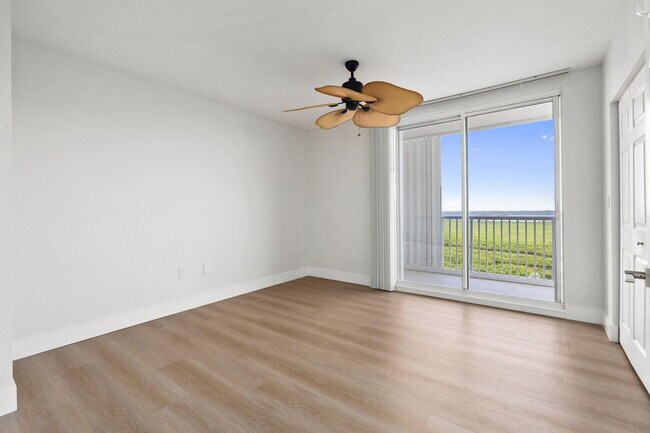 Building Photo - 5051 N Hwy A1A
