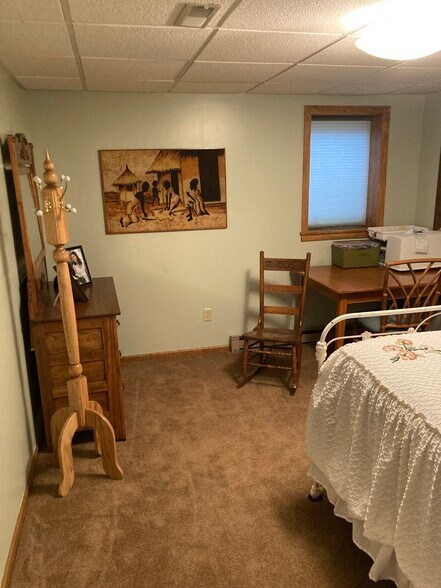 Basement bedroom - 1408 Kentfield Way