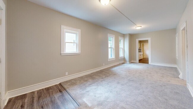 Building Photo - Old Brooklyn Area - 4 Bedroom - 1 Bath - Single Family Home