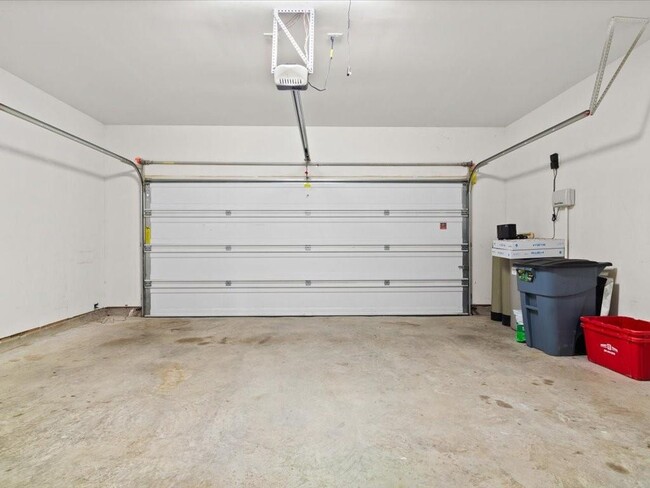 Building Photo - 17918 Tall Chestnut St