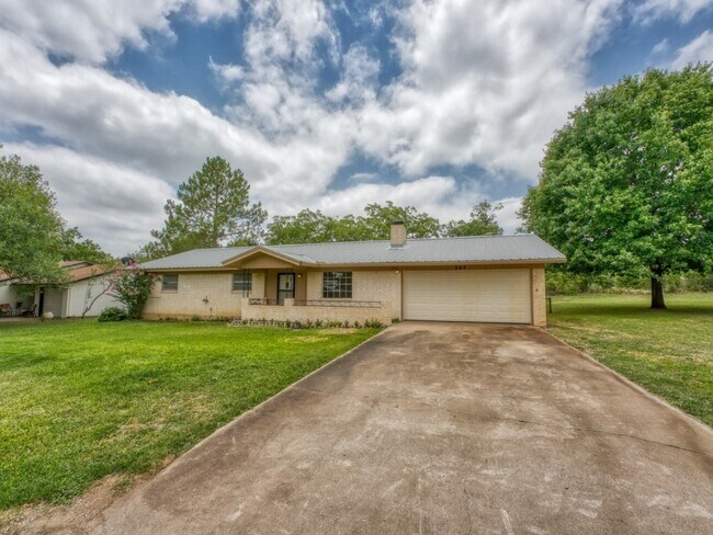 Building Photo - 207 McGee Trail