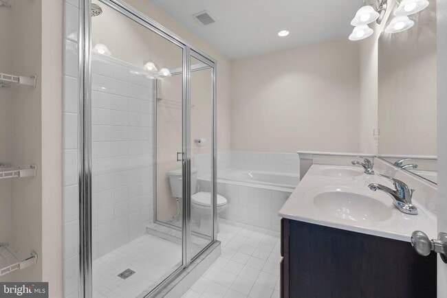 Building Photo - 336 White Oak Way