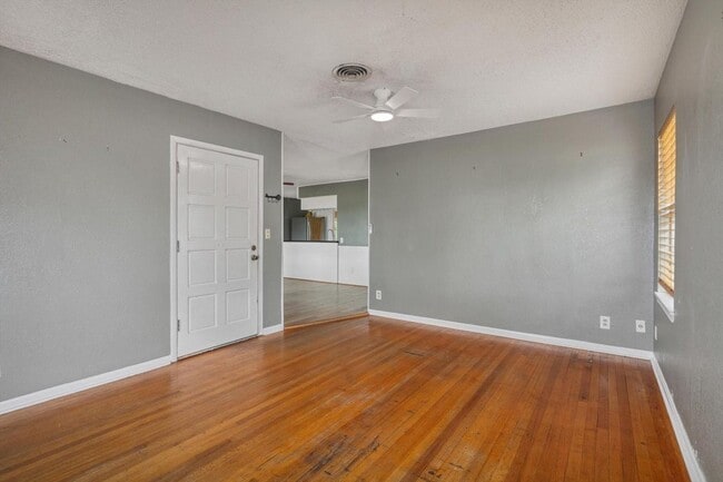 Building Photo - 107 Ash Ln