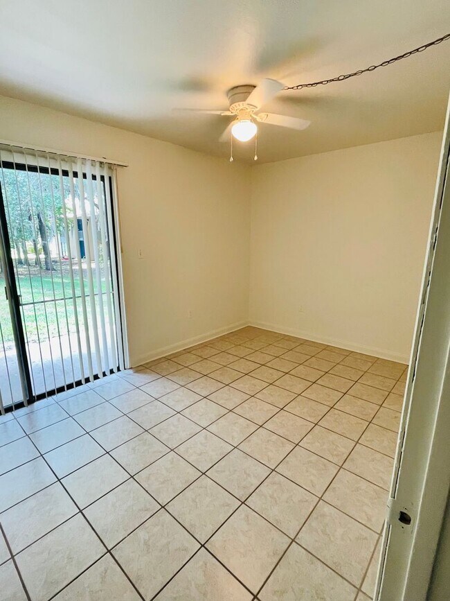 Building Photo - Location, location, location! 875 SF Unit-...