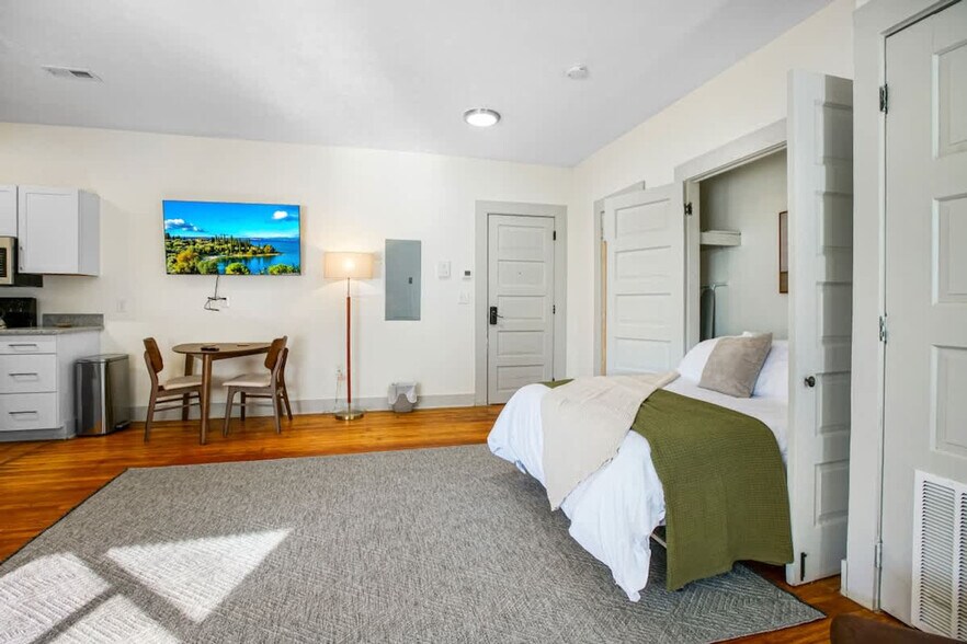 Building Photo - 1848 E 89th St