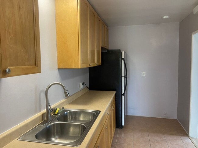 Building Photo - 2 Bedroom House for RENT with Garage and e...