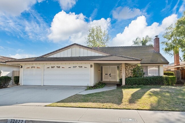Building Photo - Beautiful Westlake First Neighborhood Family Home w/ Large Backyard with Panoramic Mtn Views