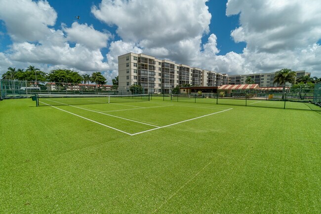 Building Photo - 9420 S Hollybrook Lake Dr