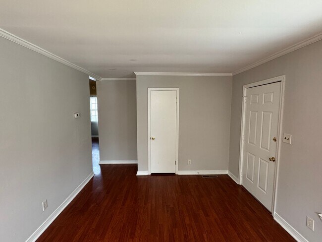 Building Photo - 2116 Finchley Dr
