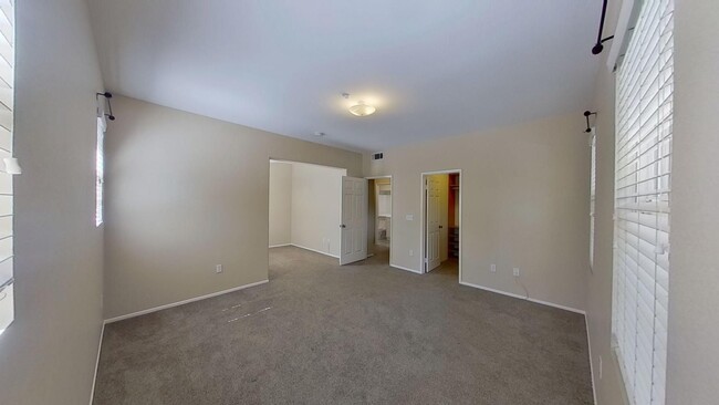 Building Photo - Spacious 1 Bed 1 Bath Condo in Irvine!