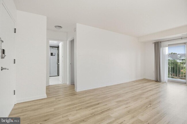 Building Photo - 5250 Valley Forge Dr