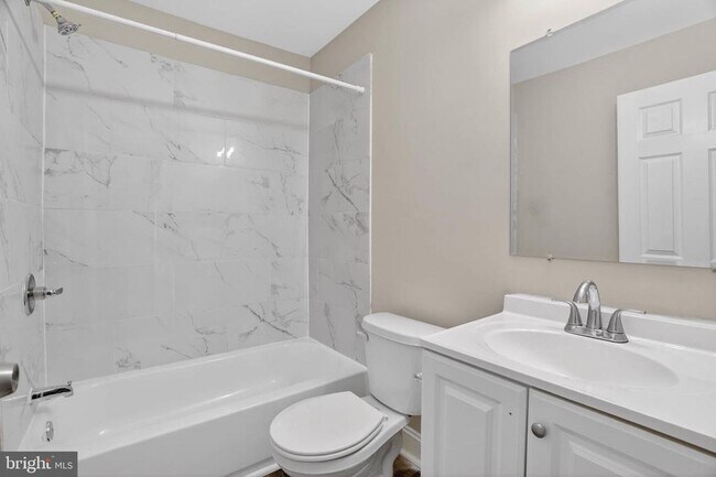 Building Photo - 2942 Arunah Ave