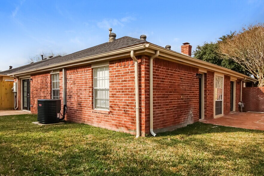 Building Photo - 13835 Aspen Hollow Ln