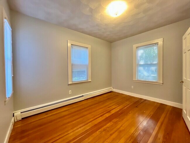 Building Photo - 118-120 Paul Revere Rd