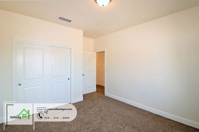 Building Photo - 2530 Rainbow Ln