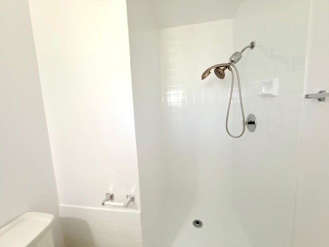 Building Photo - Beautiful Renovated Spacious 4 Bed - 2 Bath Home in West Hills