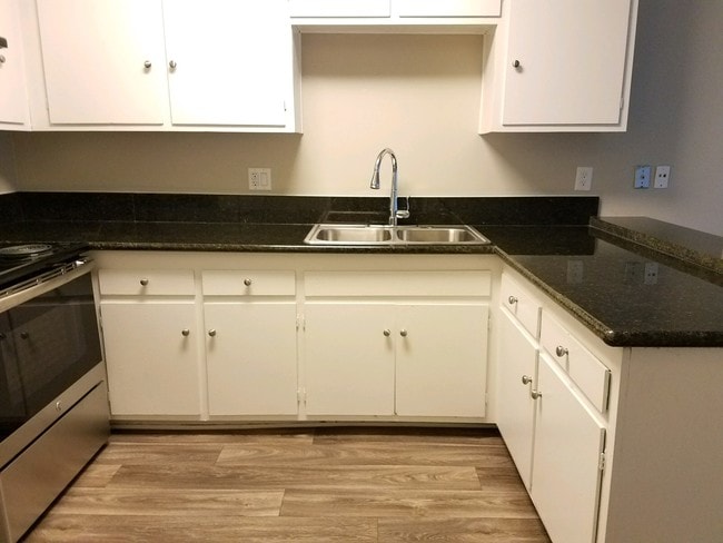 Building Photo - Garden Walk Apartments
