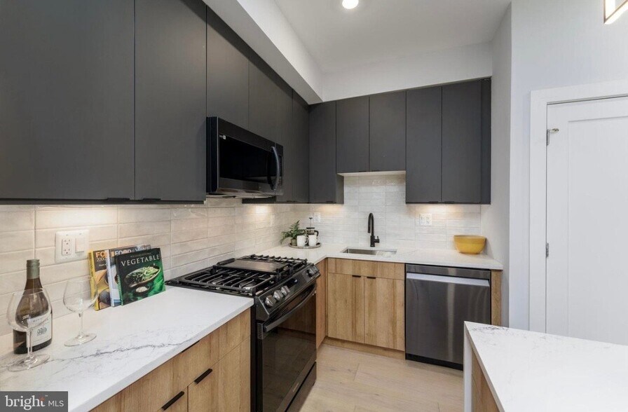 Building Photo - 1112 6th St NW