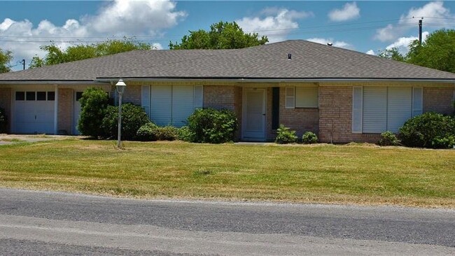 Building Photo - 1622 Memorial Pkwy