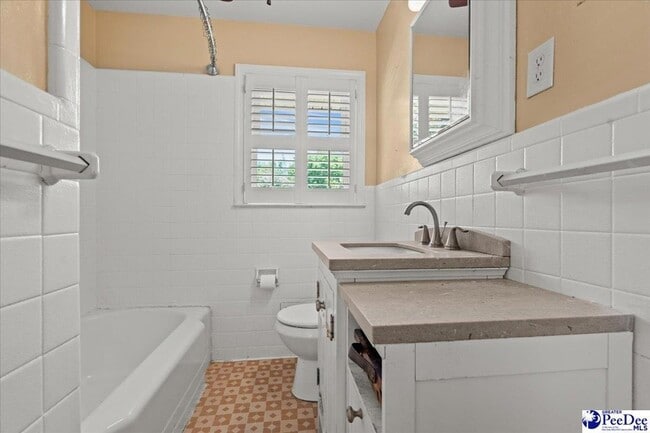 Building Photo - 726 Wisteria Dr