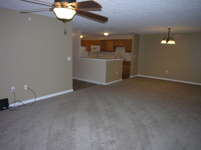 Building Photo - 8921 Hunters Creek Dr