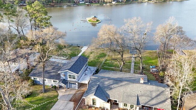 Building Photo - 13318 Southshore Dr
