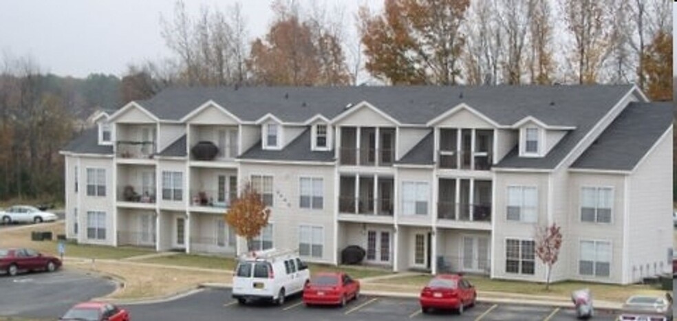 Primary Photo - Carriage House Apartments