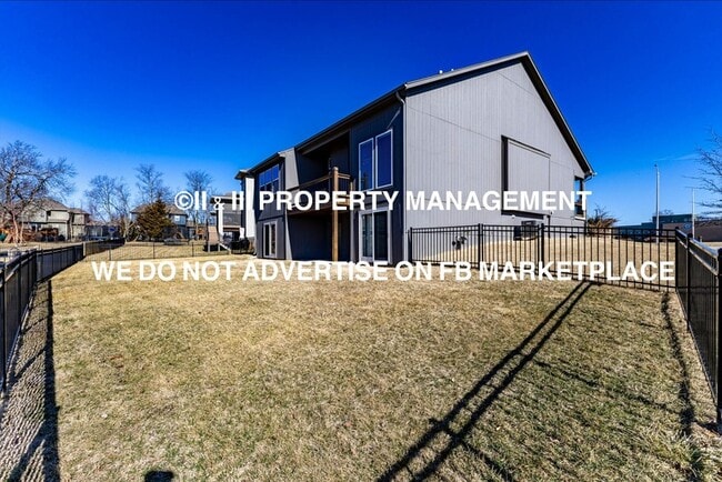 Building Photo - 12566 S Canyon Dr