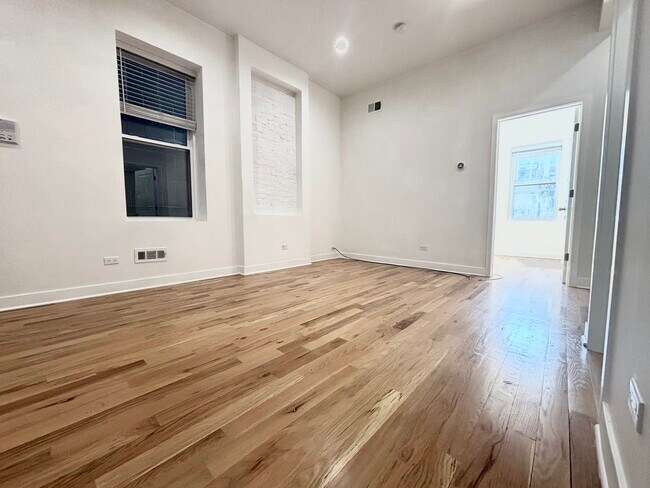 Building Photo - 1344 W Ohio St