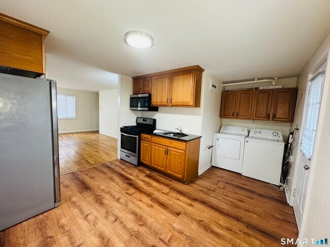 Building Photo - 11 Trefoil Ct