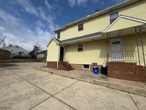 Building Photo - 156 S 7th Ave
