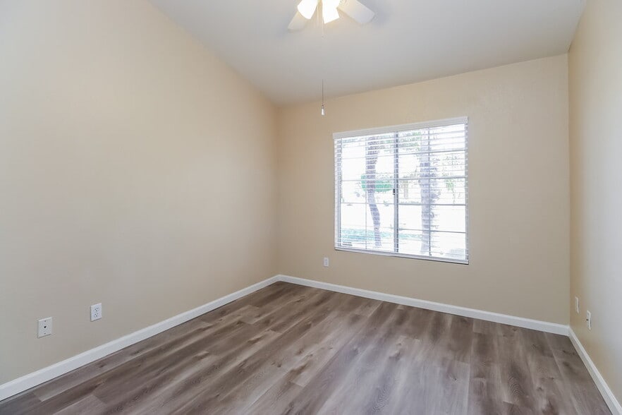 Building Photo - 1130 N Meadows Dr