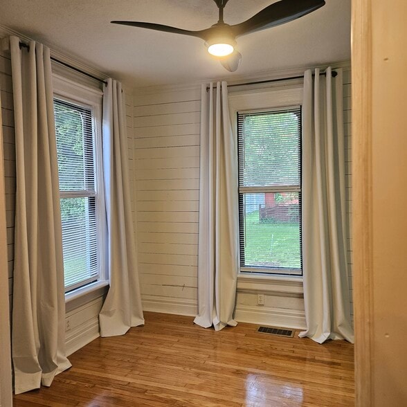 Main bedroom closet - 811 Tyler St