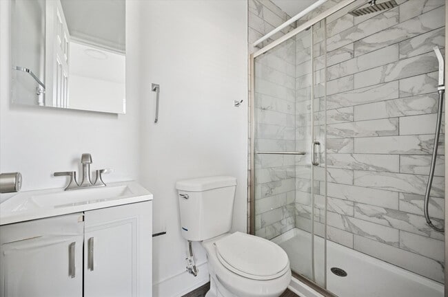 Building Photo - 2BR/3BA House | Fenced-In Backyard | 1BR Voucher OK for 2BR