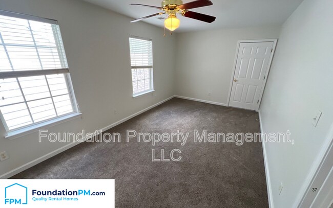 Building Photo - 1066 W Montebello Cir