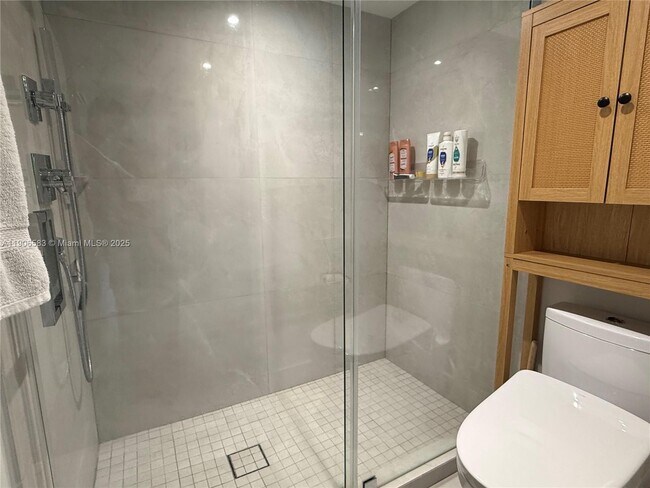 Building Photo - 881 Ocean Dr