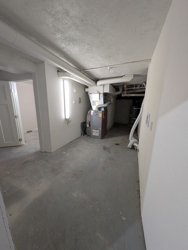 Building Photo - Updated 3 Bedroom Charmer in the Heart of ...