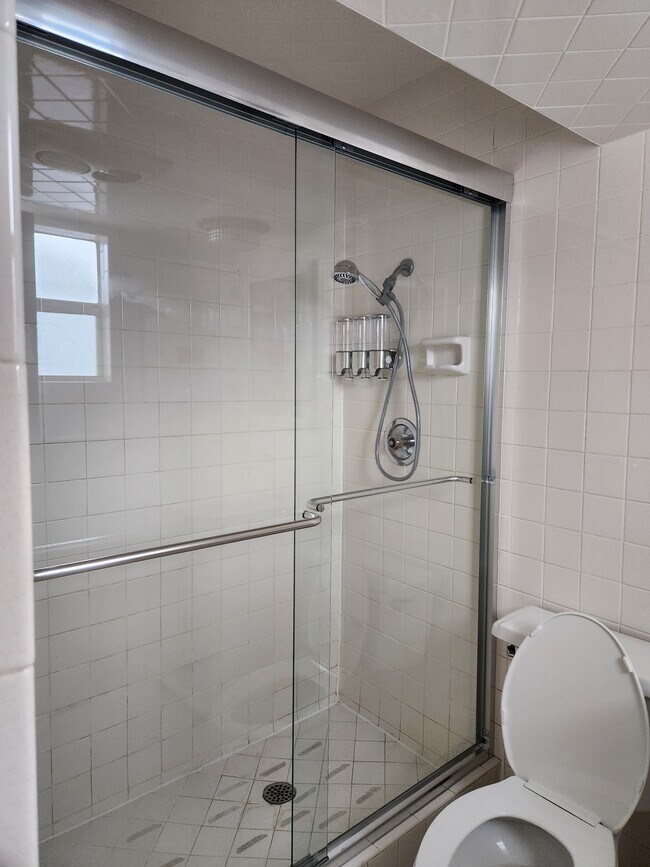 Building Photo - 2312 NE 4th St