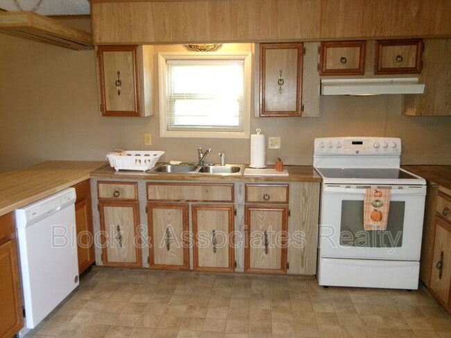 Building Photo - 6991 Spencer-Dixon Rd